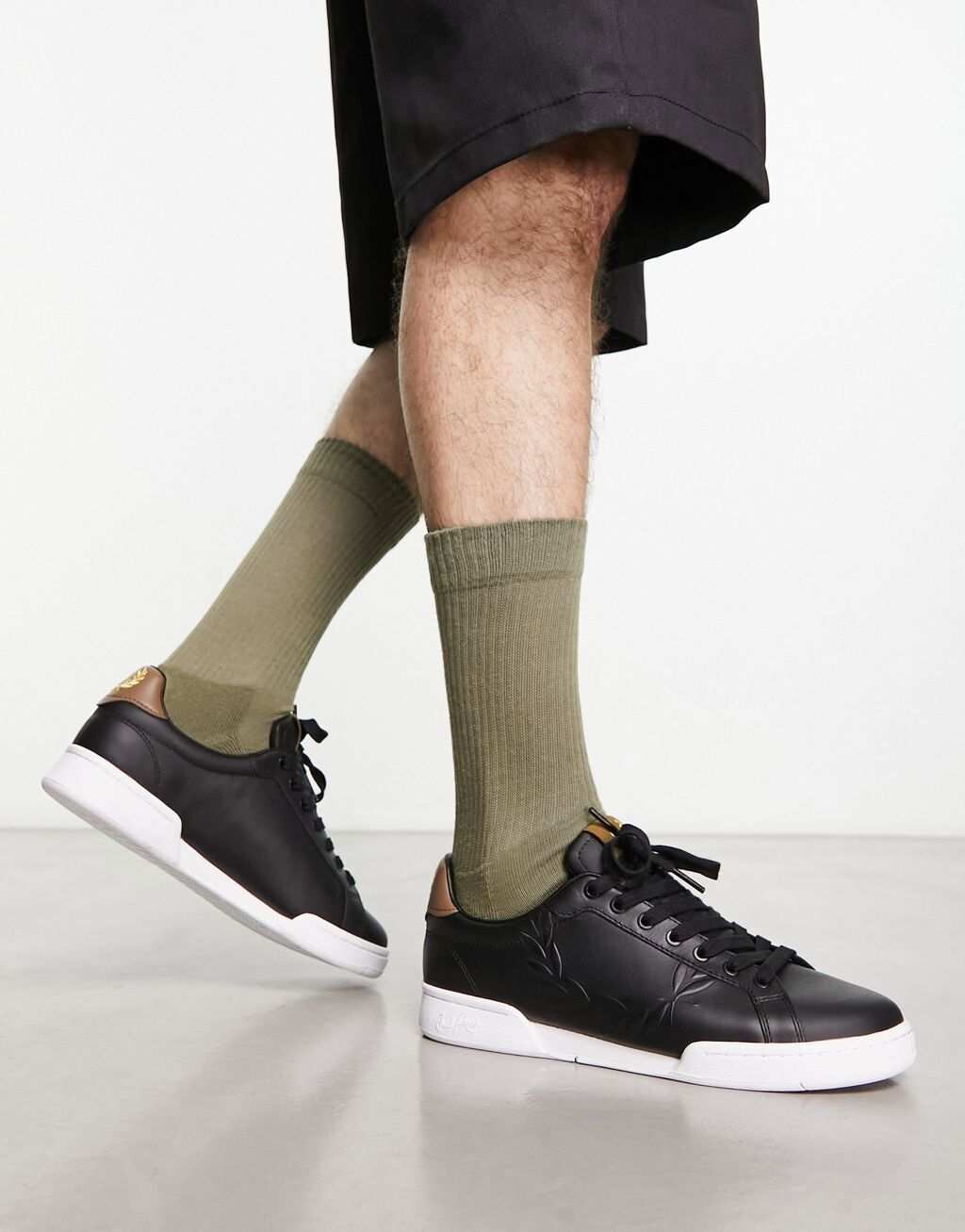 

Черные кожаные кроссовки Fred Perry b722