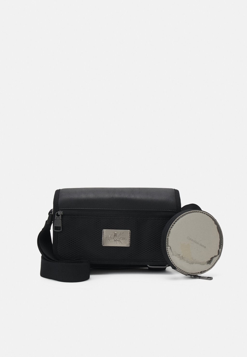 

Сумка Calvin Klein Jeans ФОТОКАМЕРА TAGGED FLAP UNISEX, черный