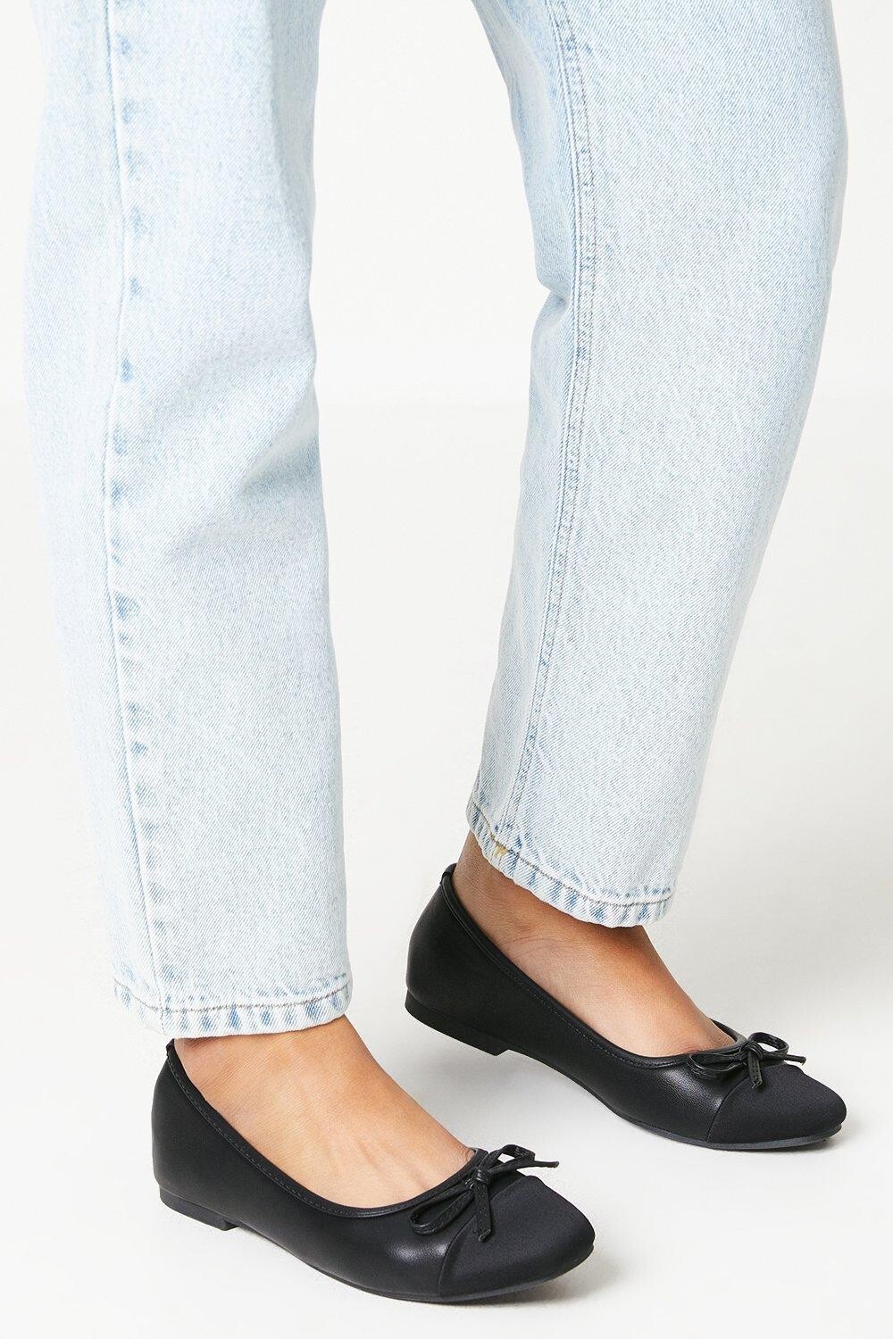 

Атласные балетки Lindsay с бантом и носком Dorothy Perkins, черный