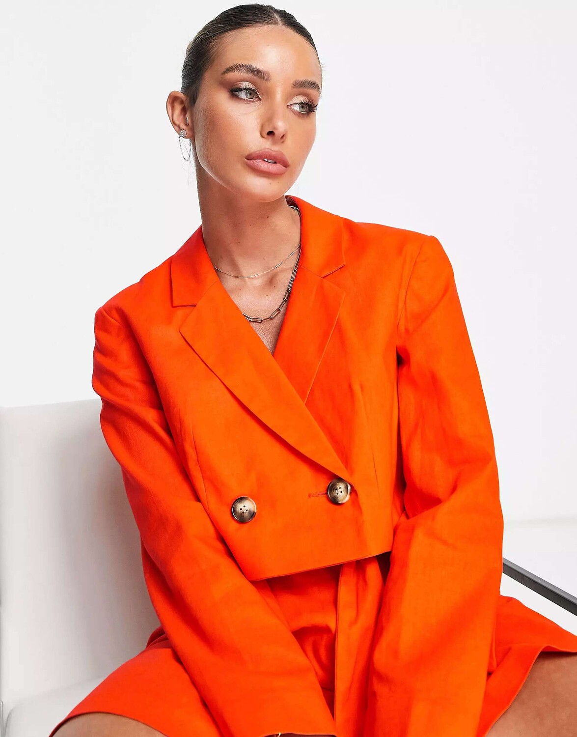 

Яркий льняной укороченный пиджак ASOS
