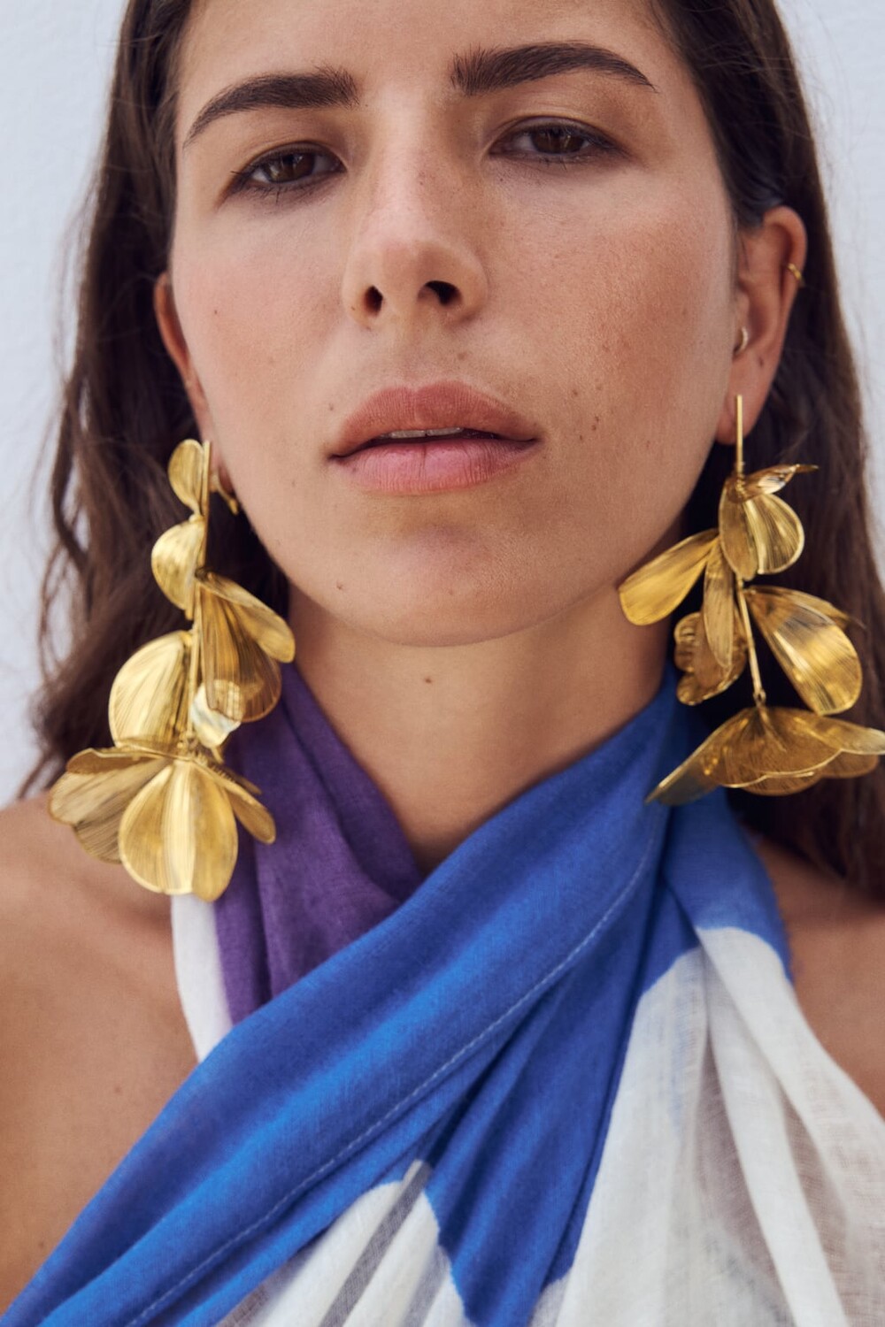 

Металлические серьги с цветками ZARA, золотой