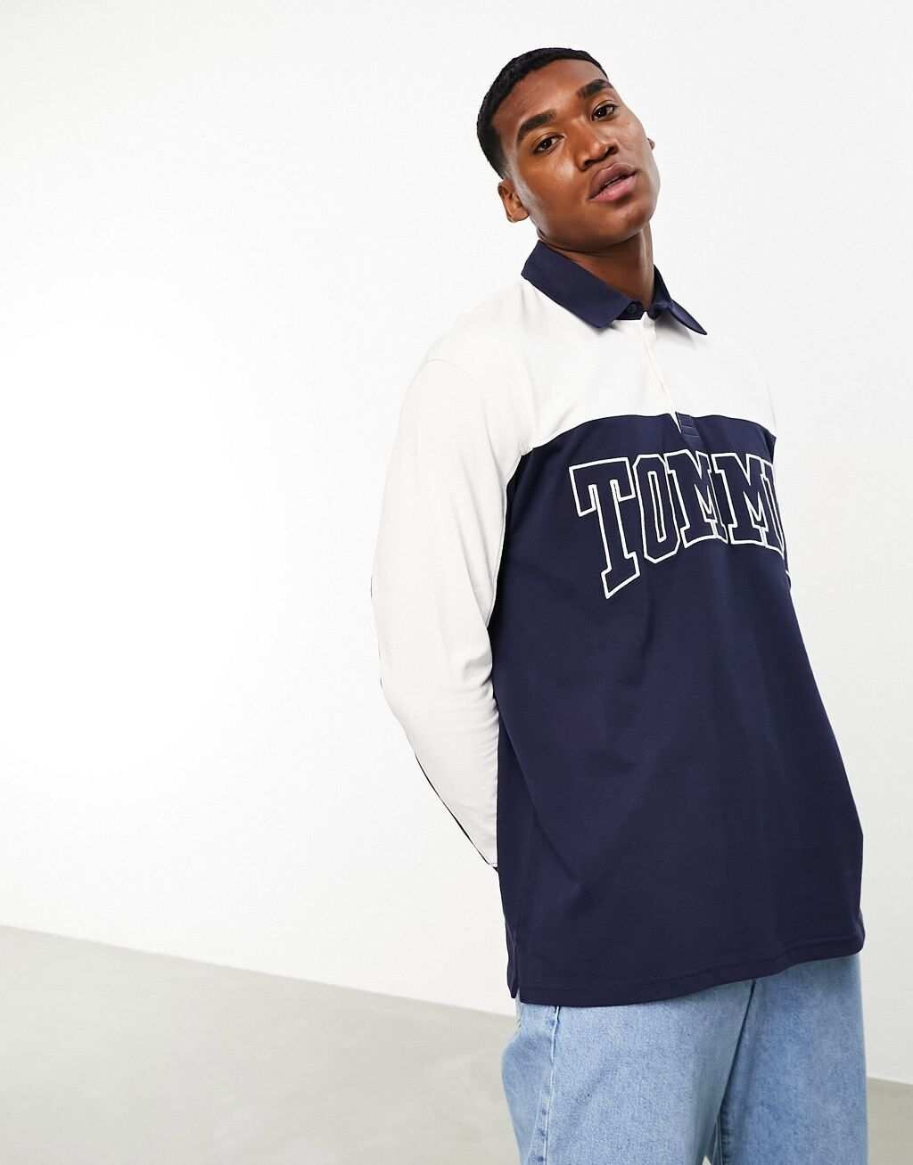 

Темно-синяя рубашка в стиле регби оверсайз с цветными блоками Tommy Jeans