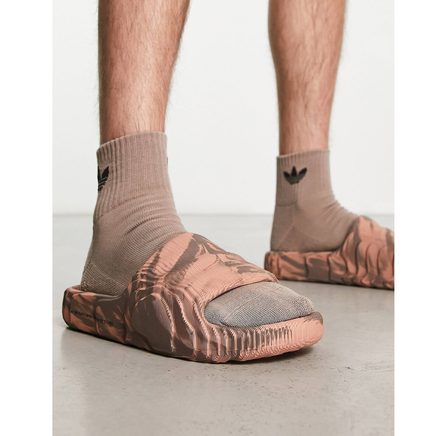 

Шлепанцы adidas Originals Adilette 22 из мраморной глины