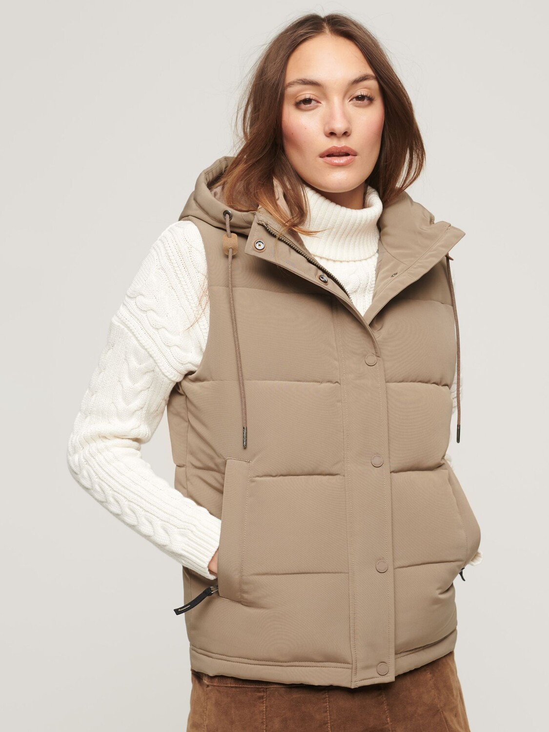

Пуховик Everest с капюшоном Superdry, ископаемый браун