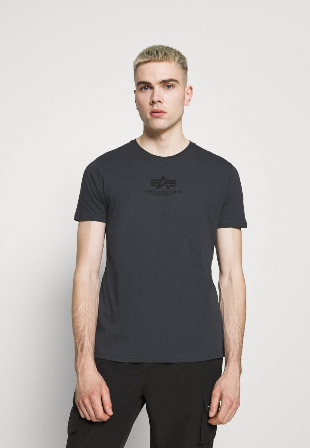 

Футболка с принтом Alpha Industries, темно-серый