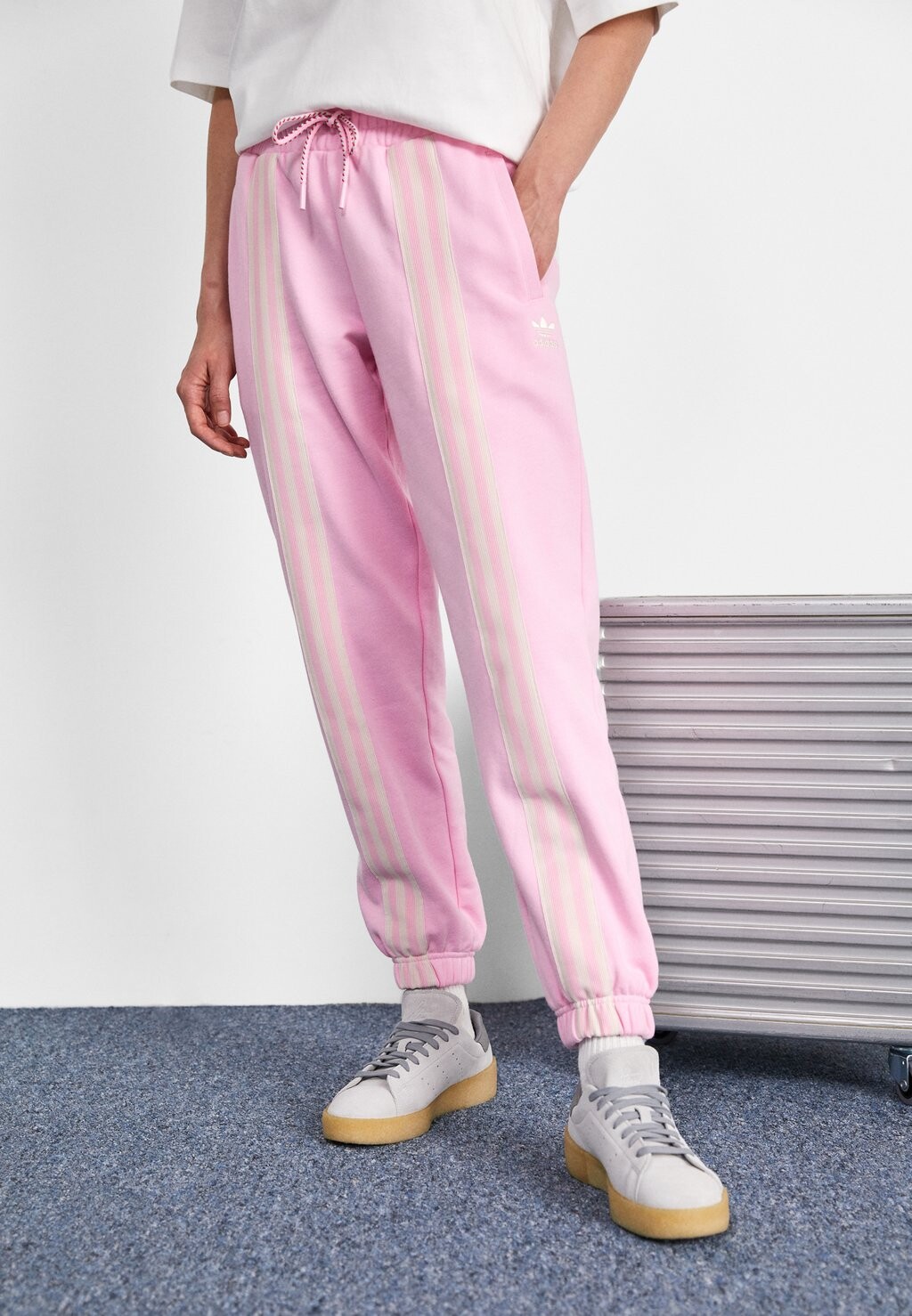 

Спортивные брюки adidas Originals, Серый