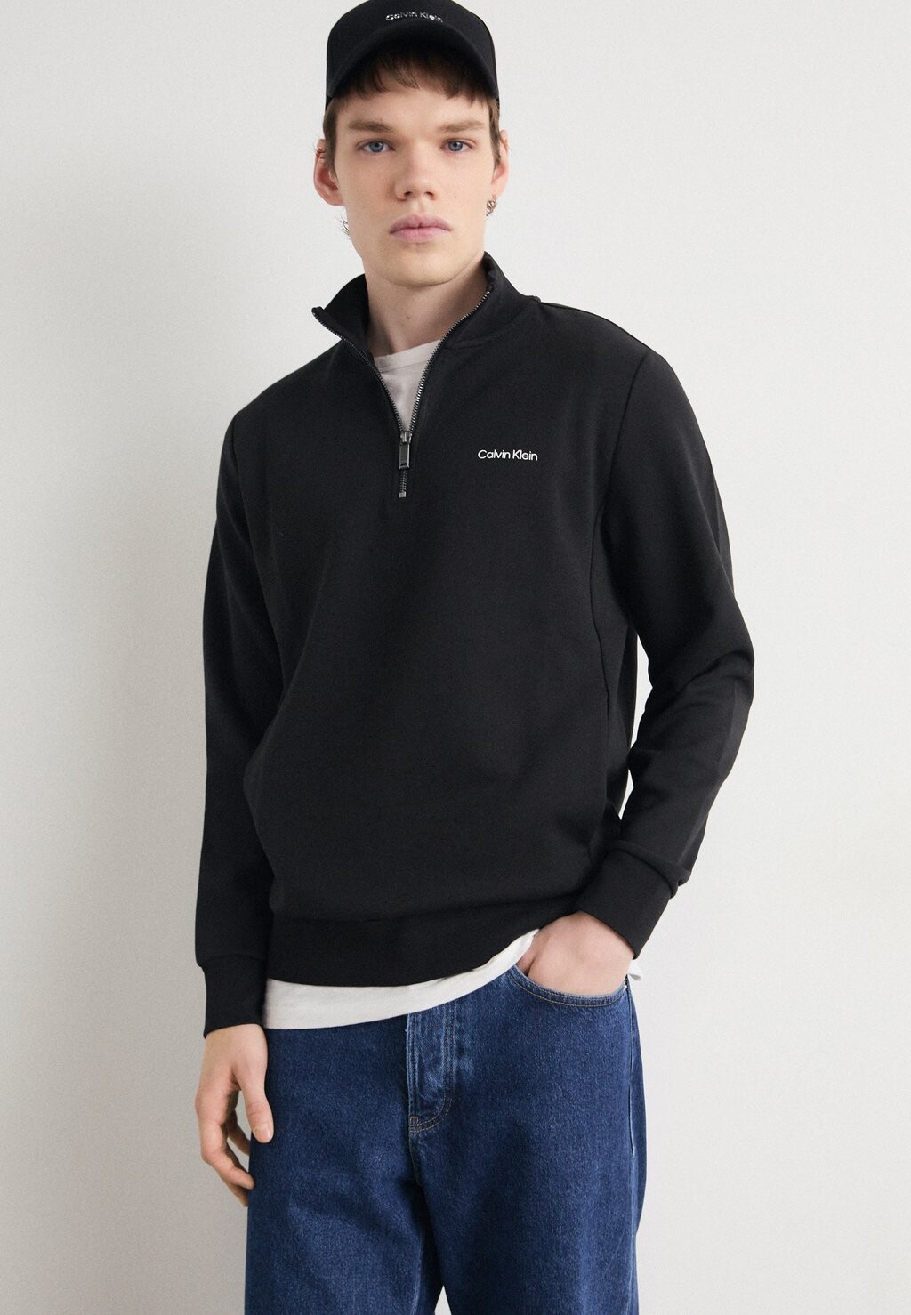 

Толстовка с капюшоном MICRO LOGO Q ZIP Calvin Klein, черный