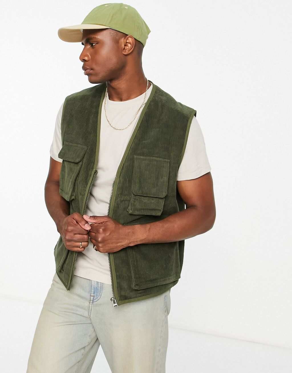 

Жилет цвета хаки со вельветовым карманом Topman
