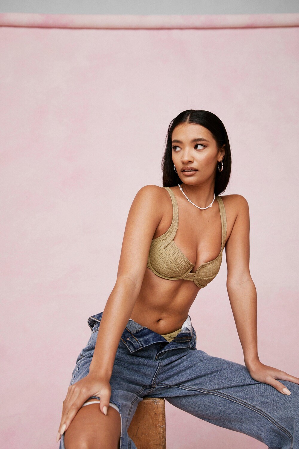 

Верх бикини с вырезами и жатостью на косточках Nasty Gal, хаки