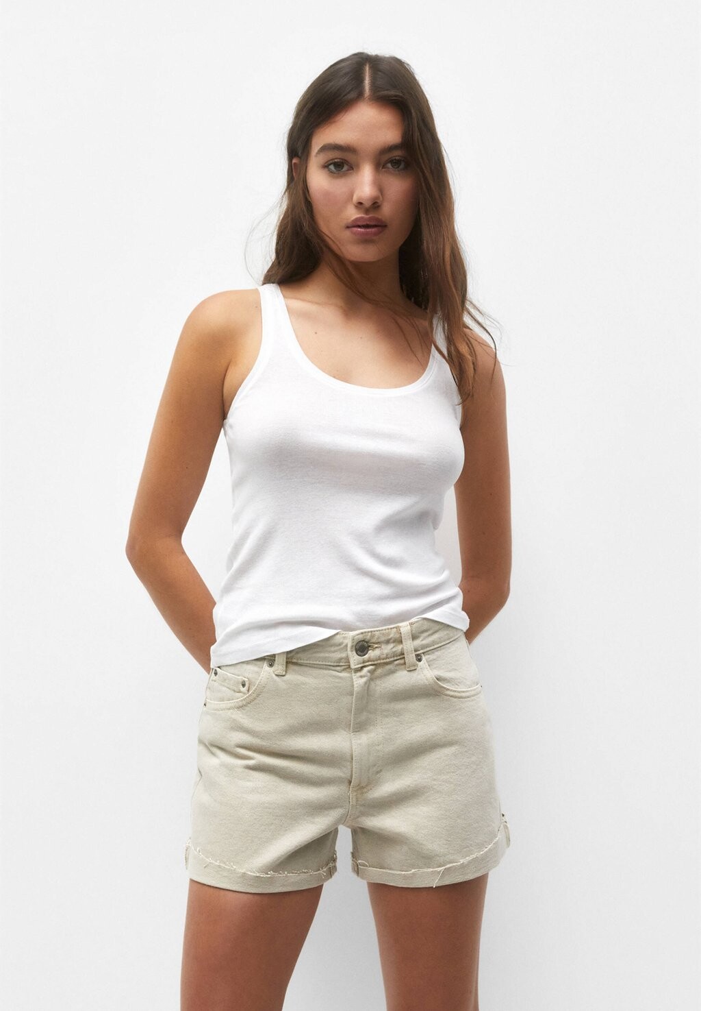 

Джинсовые шорты PULL&BEAR Mid-Rise Bermuda, серый