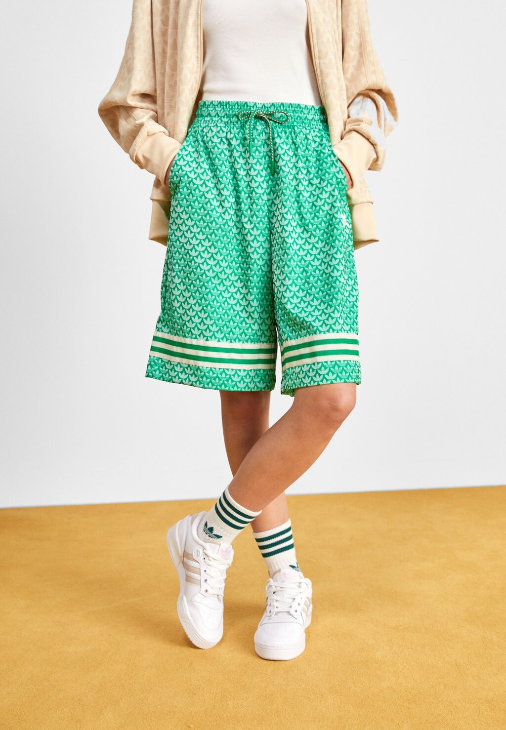 

Шорты adidas Originals, зеленый