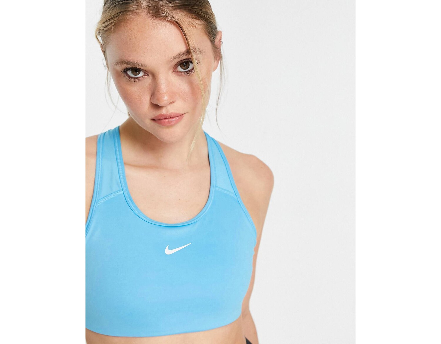

Бюстгальтер с подкладками синего цвета Nike Training Swoosh, Синий
