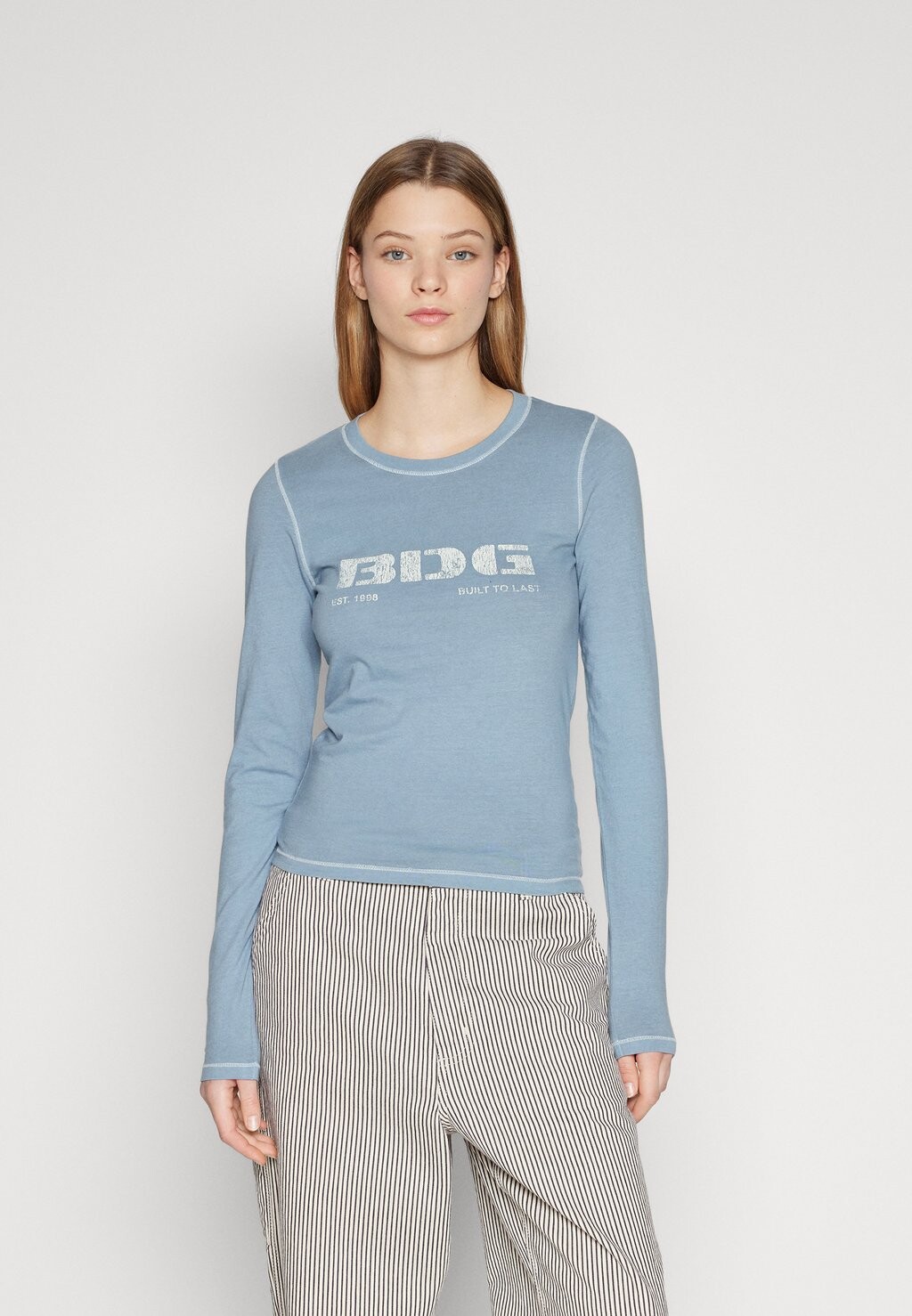 

Блуза с длинными рукавами STENCIL BDG Urban Outfitters, серый