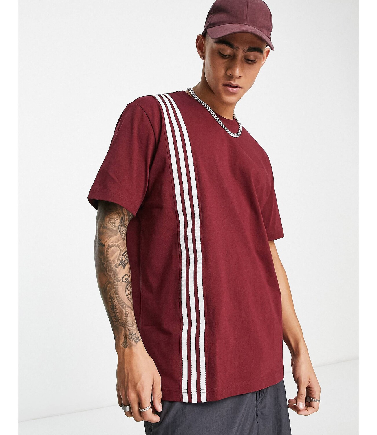 

Красная футболка adidas Originals