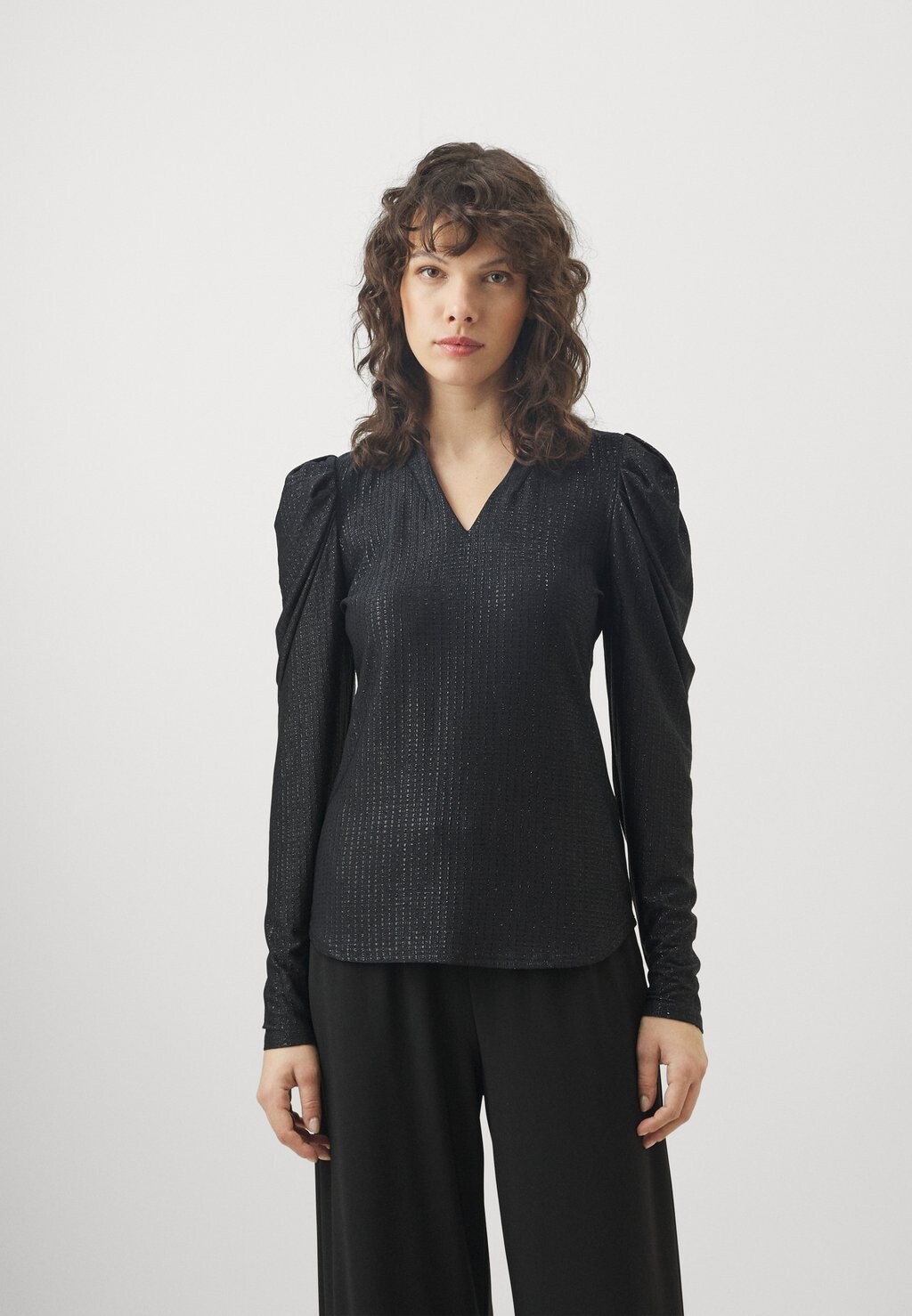 

Футболка с длинным рукавом BLACKBERRY AVALON Bruuns Bazaar, черная, Черный