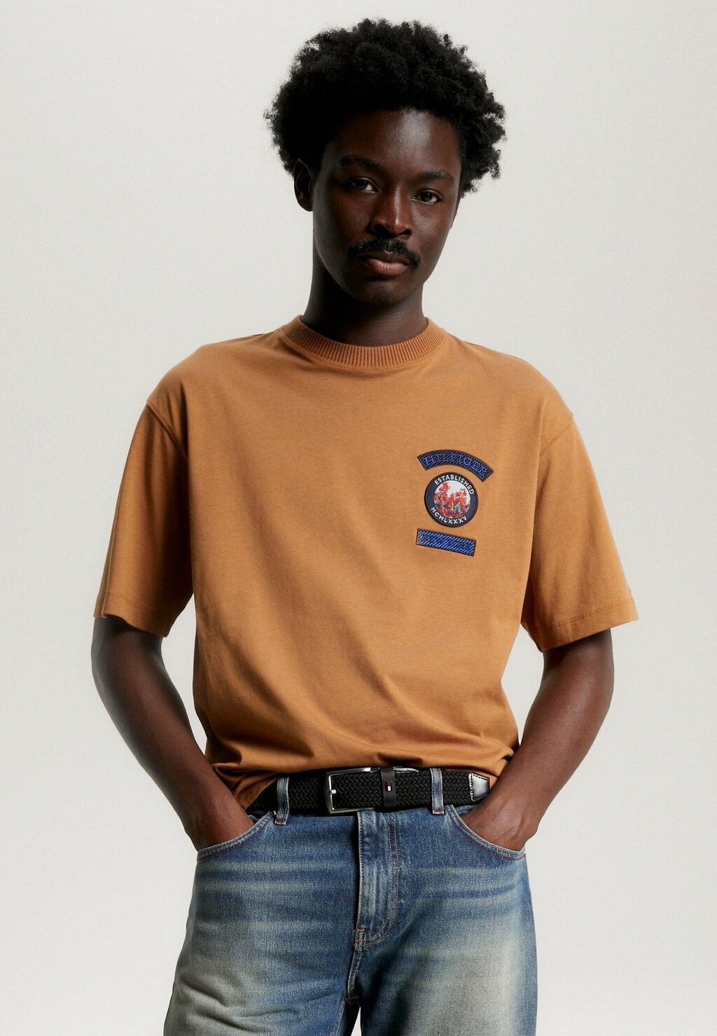 

Футболка с принтом Multi Logo Archive Fit Tommy Hilfiger, цвет desert khaki