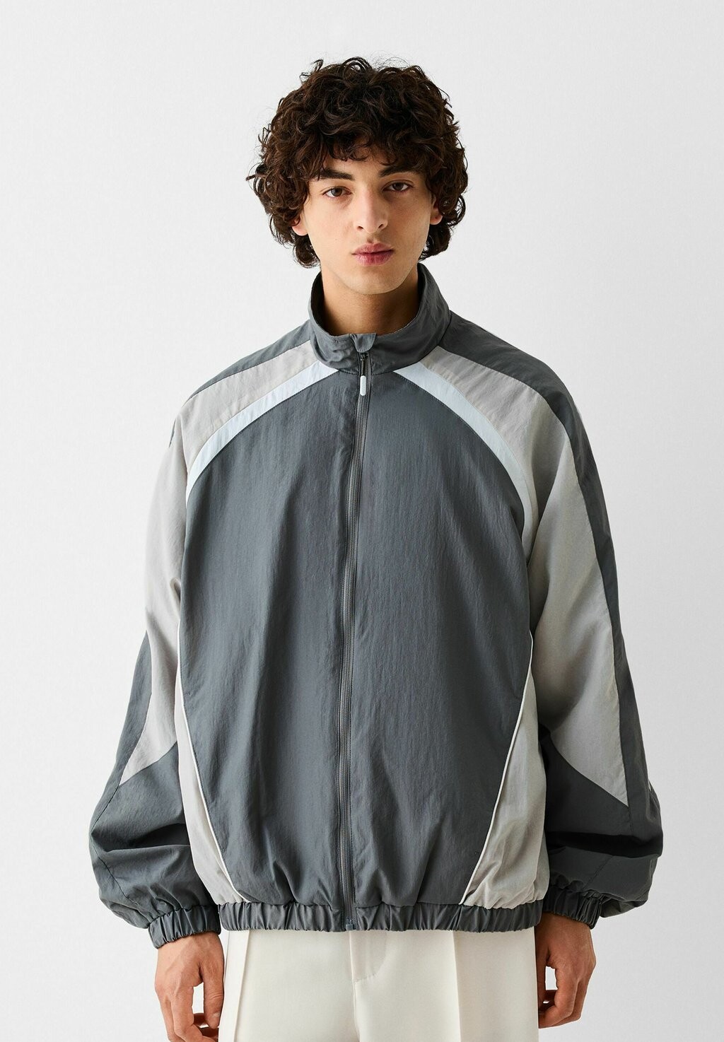 

Демисезонная куртка COLOUR BLOCK Bershka, цвет grey