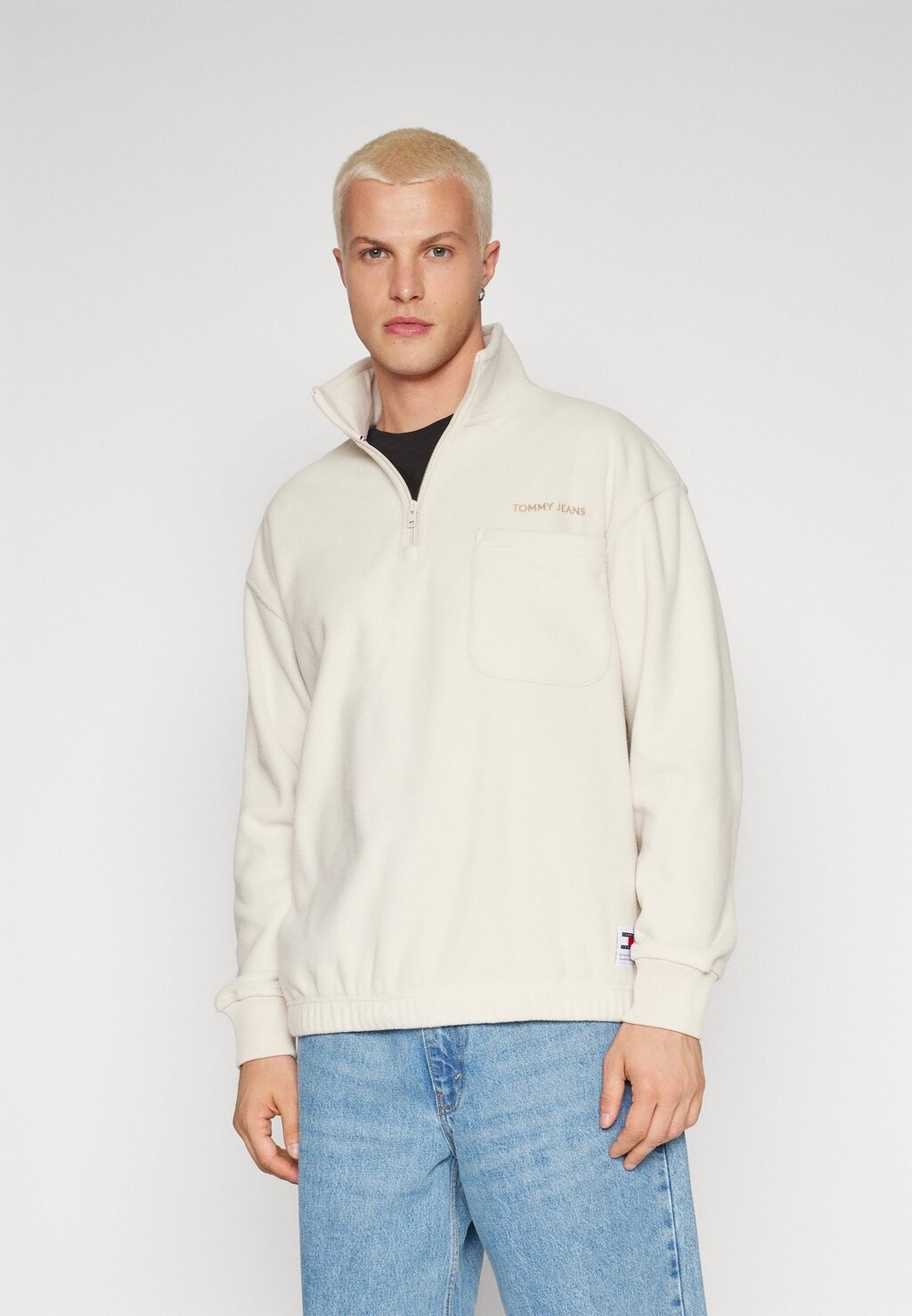 

Толстовка флисовая КЛАССИКА МОЛНИЯ 1/2 Tommy Jeans, газетная бумага