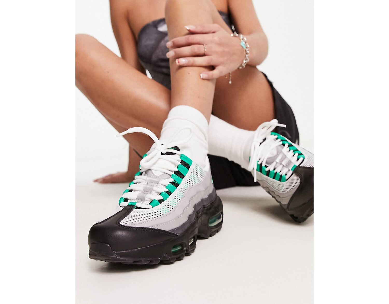 

Кроссовки Nike Air Max 95 черного и зеленого цвета