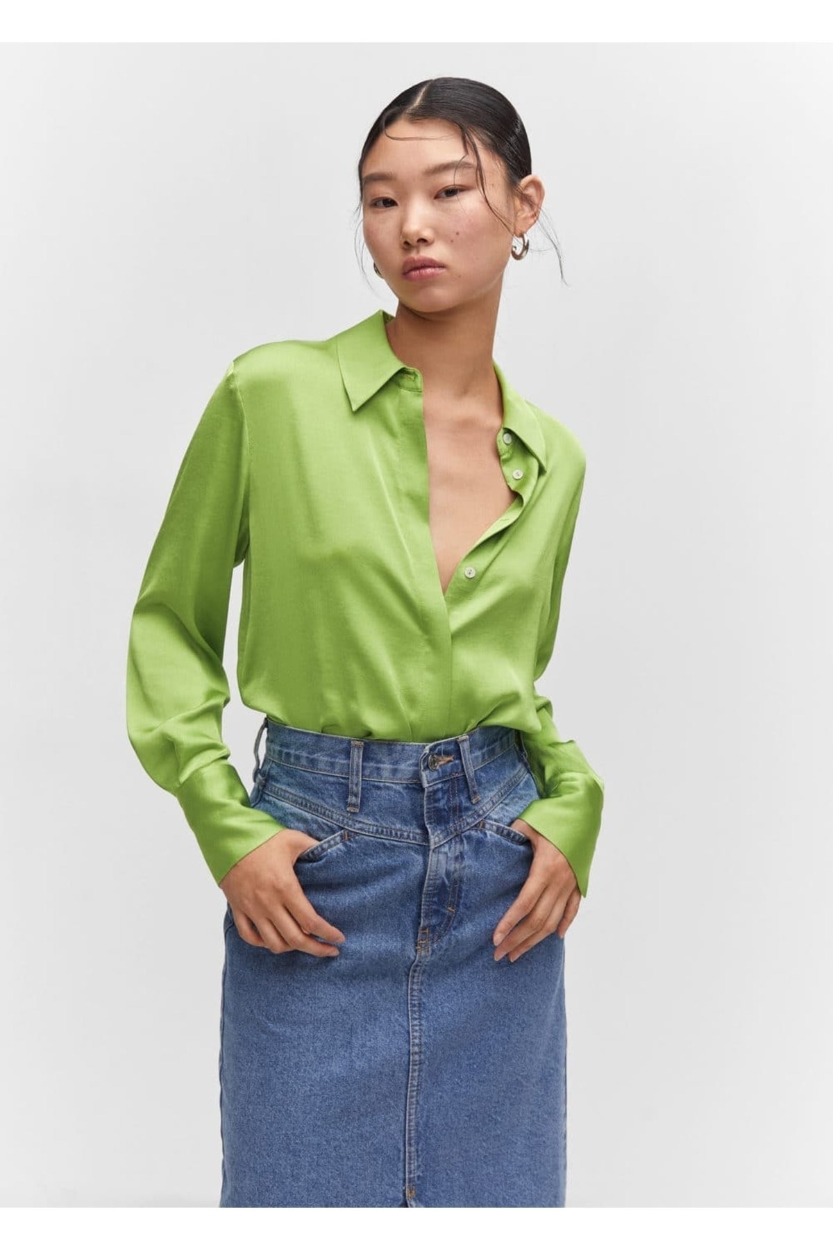 Атласная струящаяся рубашка Mango, зеленый