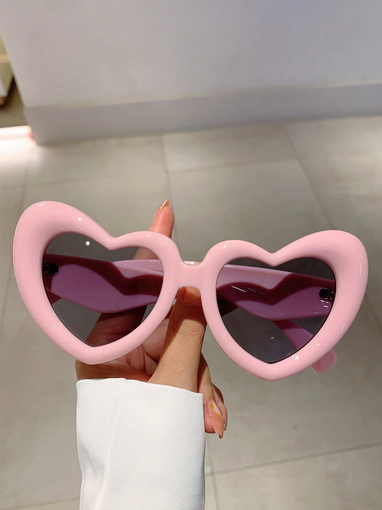 1шт Женские разноцветные солнцезащитные очки в форме сердца в стиле ретро для вечеринок цена и фото
