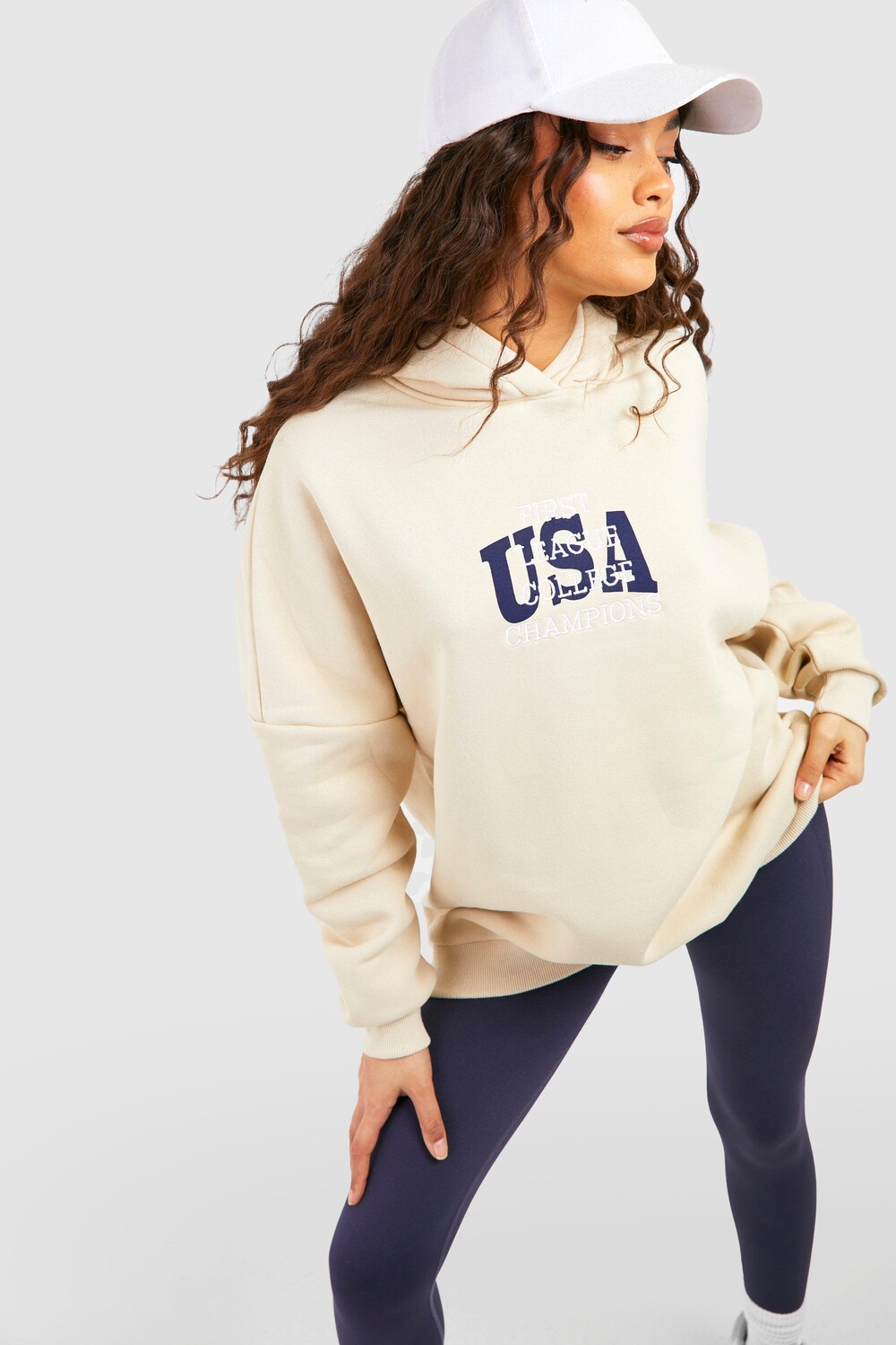 

Худи оверсайз с лозновом varsity Boohoo, песочный