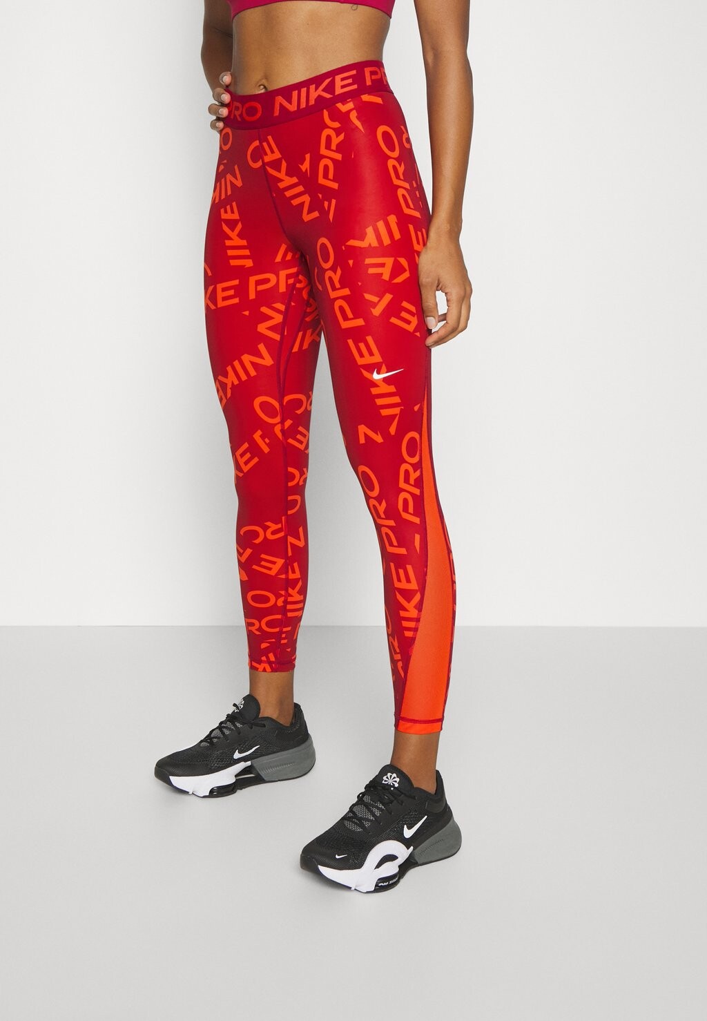 

Леггинсы Nike, красный