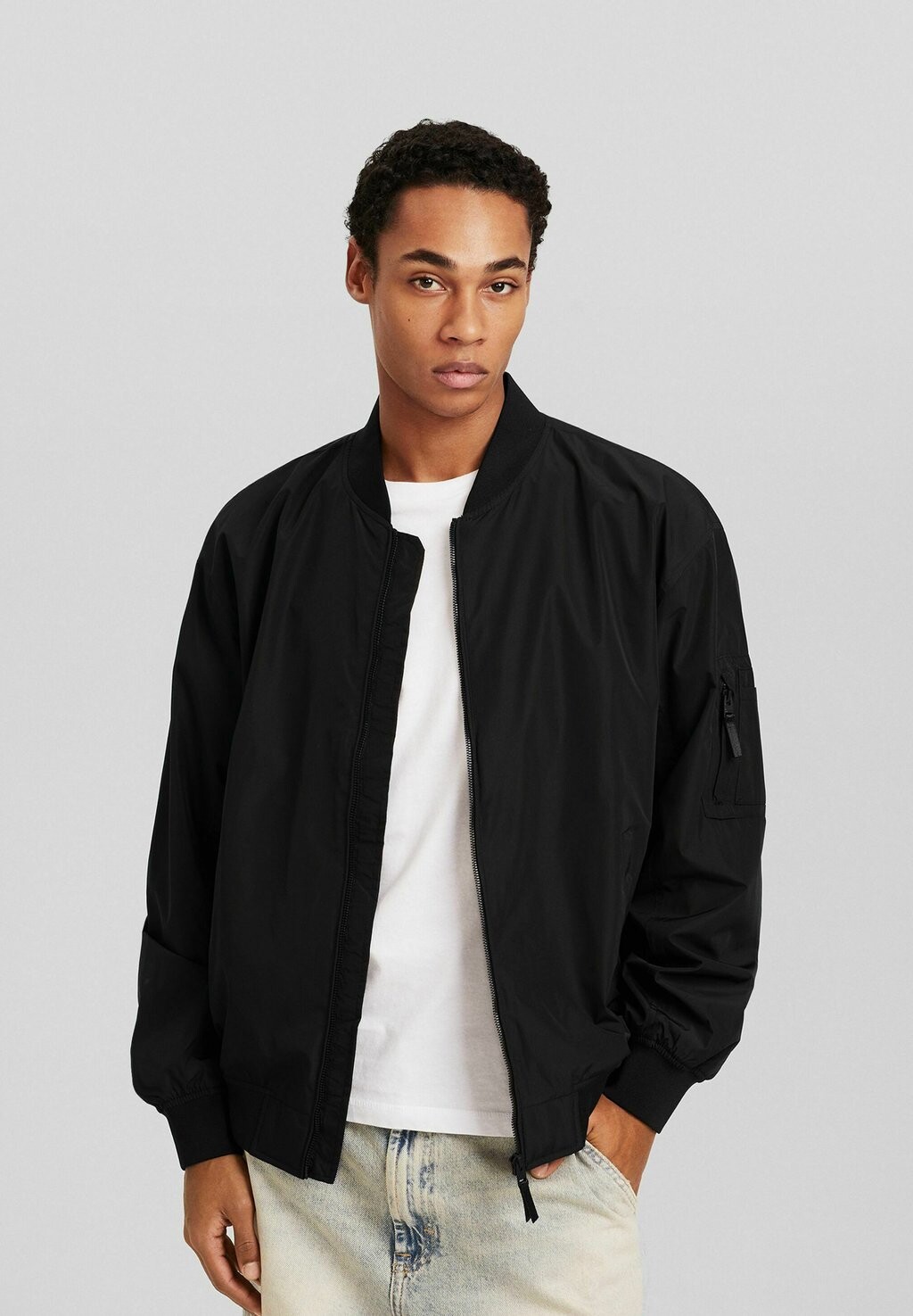 

Куртка-бомбер LIGHTWEIGHT Bershka, цвет black