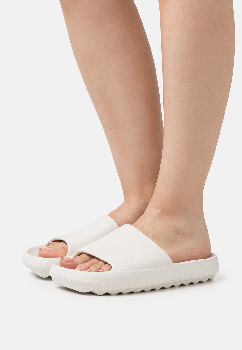 

Шлепанцы Marks & Spencer, белый