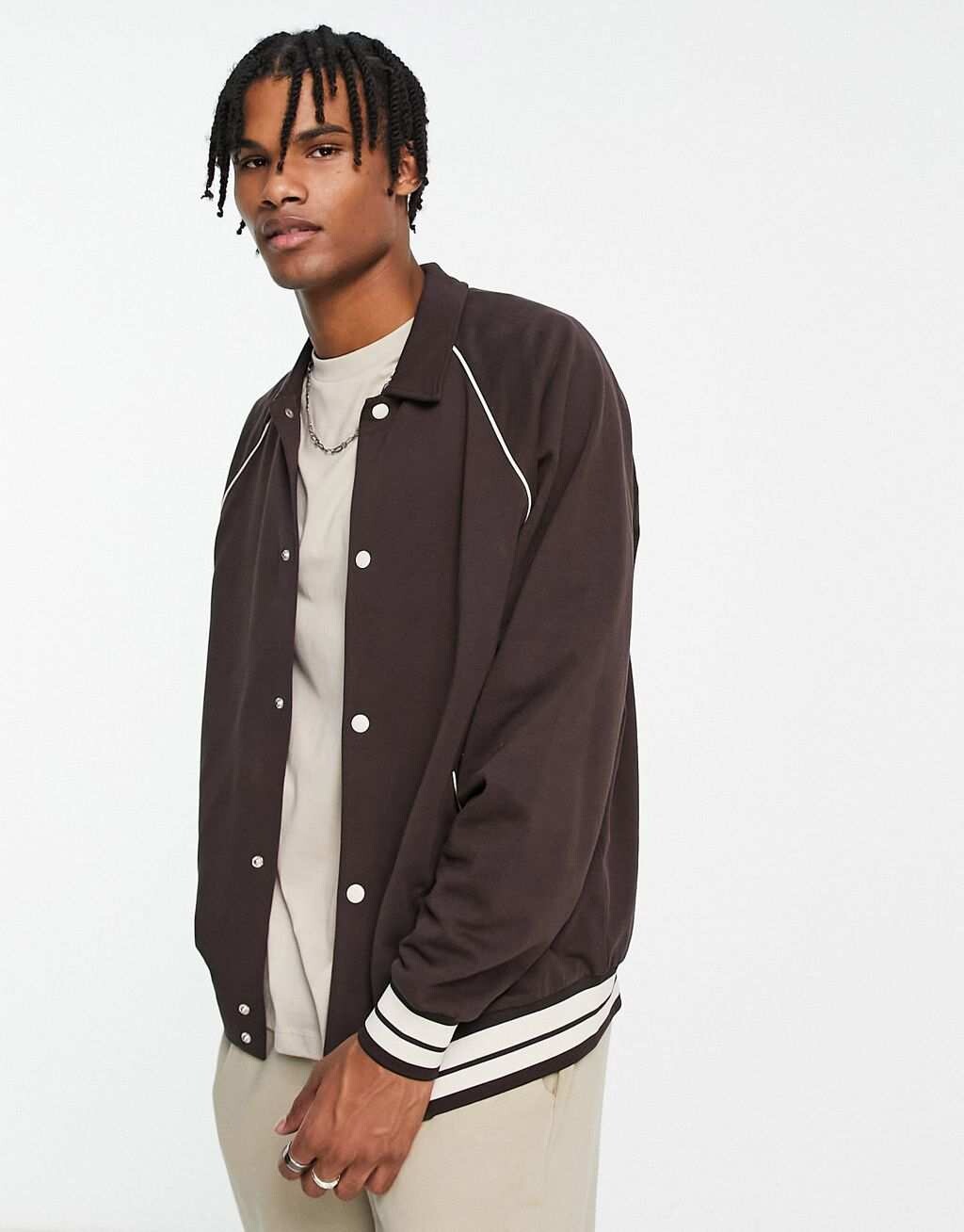 

Коричневая университетская куртка оверсайз с кантом ASOS DESIGN, Коричневый