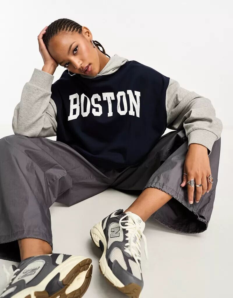 

Объемная толстовка с колор-блоками и графикой Boston ASOS серого и темно-синего цвета