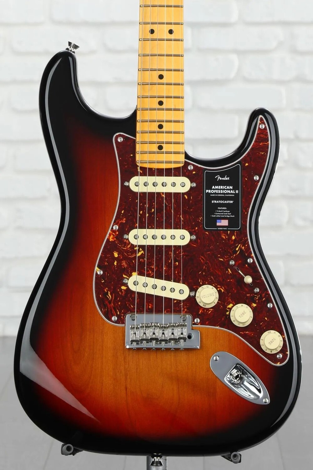 

Fender American Professional II Stratocaster — 3 цвета Sunburst с кленовой накладкой на гриф