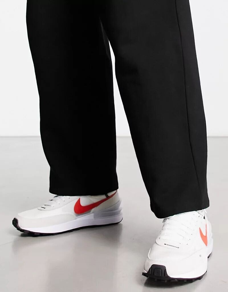 

Бело-красные сетчатые кроссовки Nike Waffle One