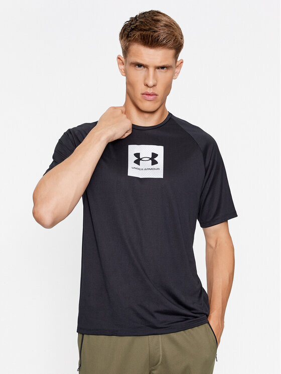 

Футболка свободного кроя Under Armour, черный