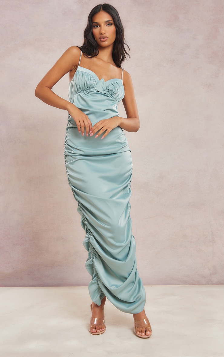 цена PrettyLittleThing Пыльно-синее фактурное атласное платье мидакси со сборками