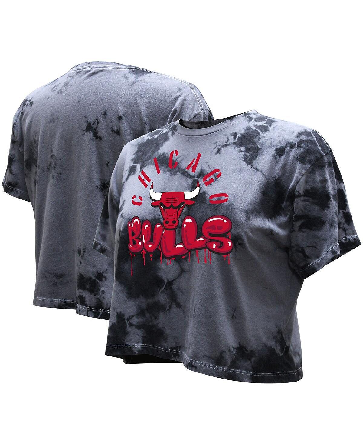

Женская темно-серая укороченная футболка с вымытыми кристаллами Chicago Bulls Street Art Dark Crystal Stadium Essentials, Серый