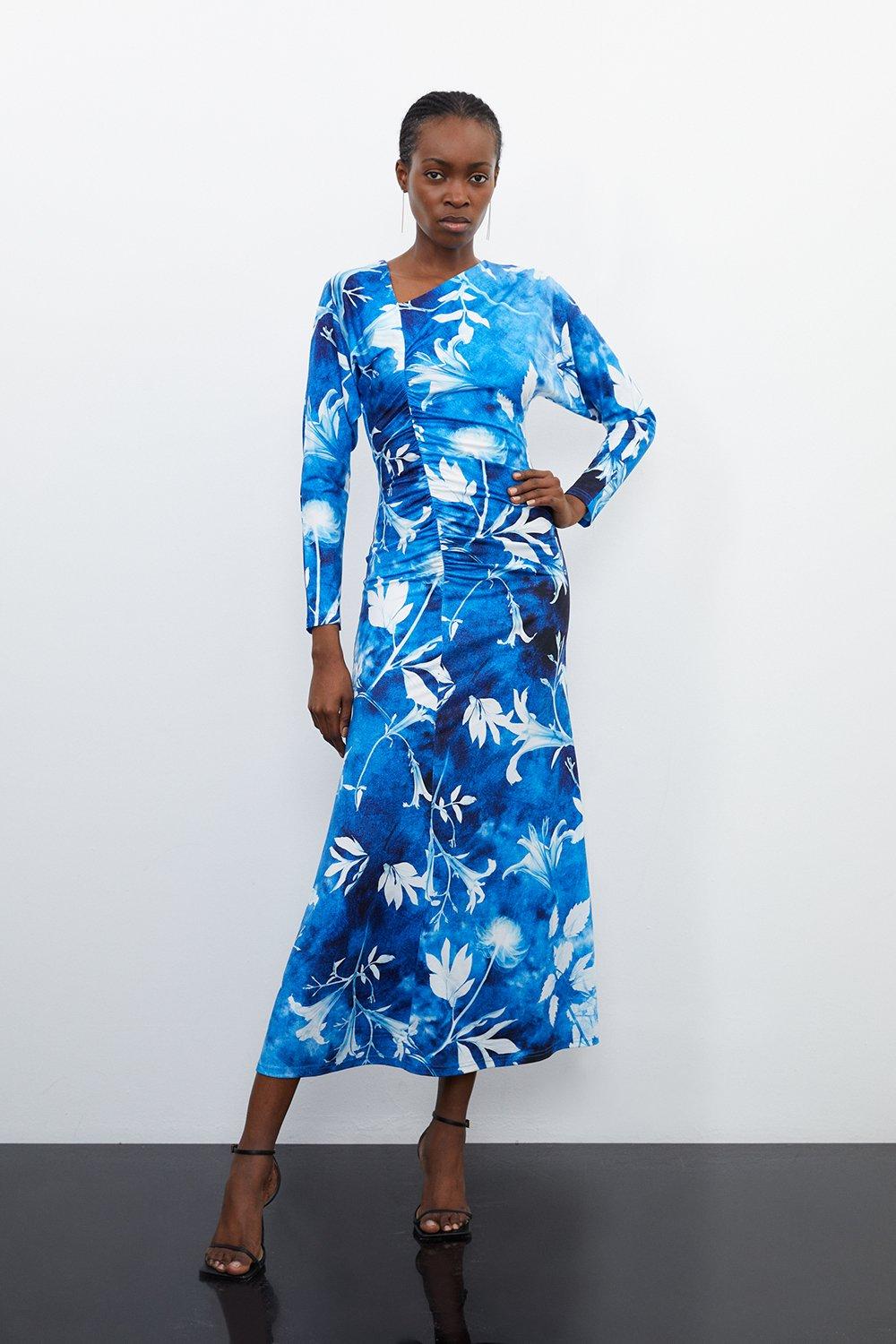 цена Асимметричное платье макси из крепа из джерси с прессованным цветочным принтом Karen Millen, синий