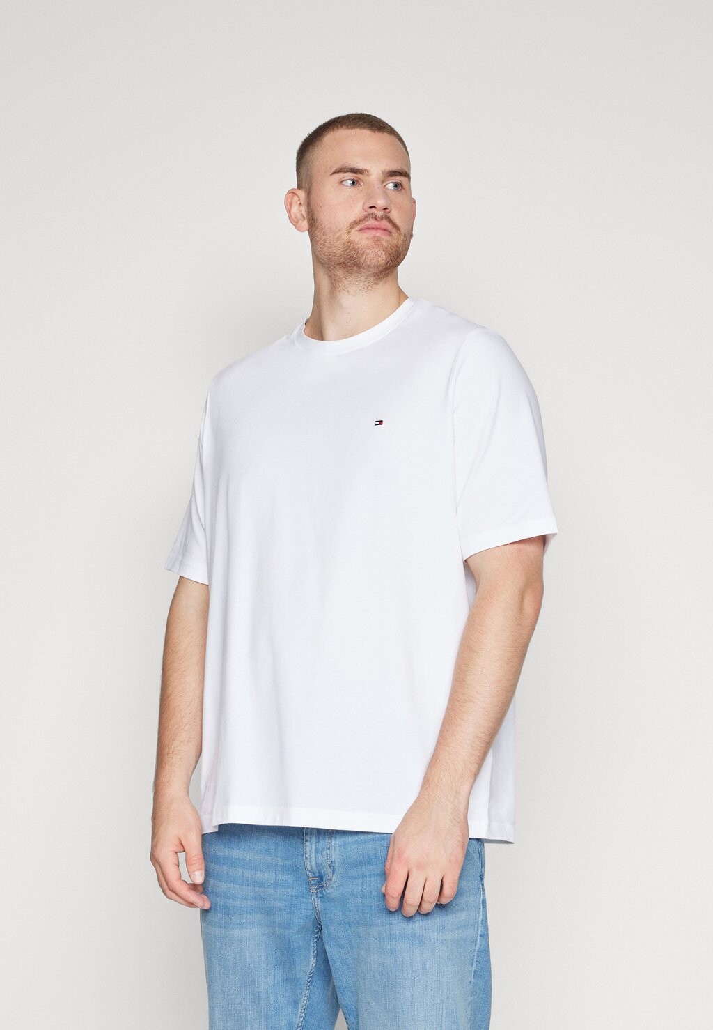 

Базовая футболка CORE STRETCH SLIM TEE Tommy Hilfiger, белый