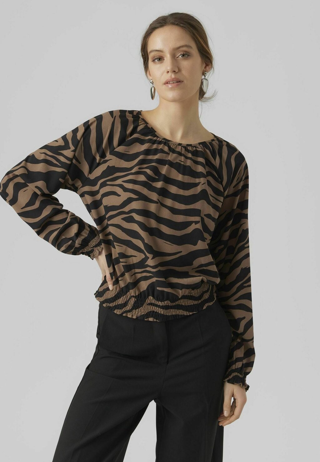 

Блузка Vero Moda, цвет brown lentil