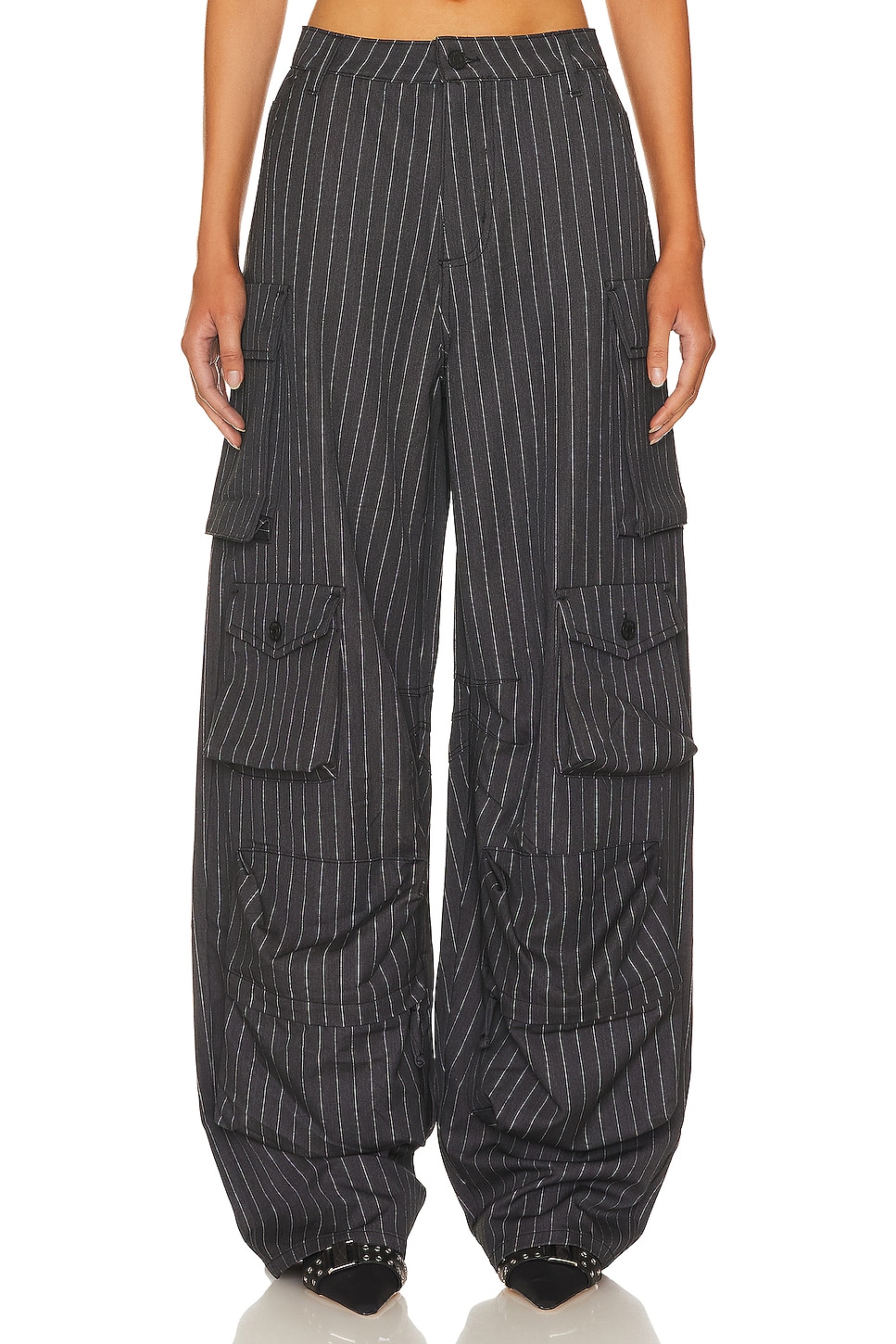 

Брюки AFRM Parker Cargo, цвет Charcoal White Pinstripe