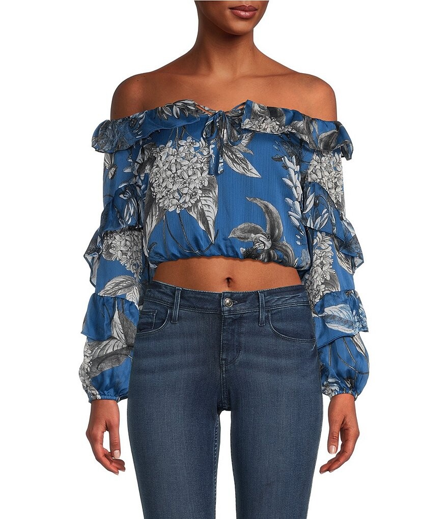 

Укороченный топ с открытыми плечами и длинными рукавами Guess Shani с большим цветочным принтом и рюшами, синий