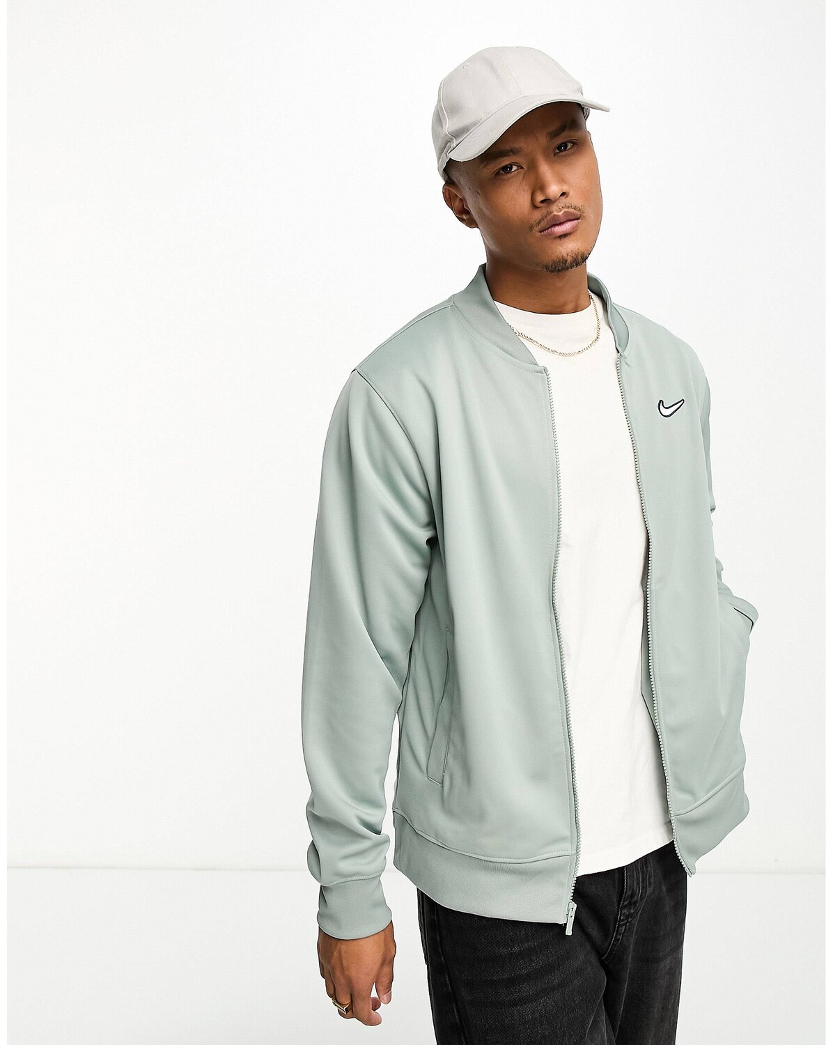 

Зеленый бомбер Nike Trend
