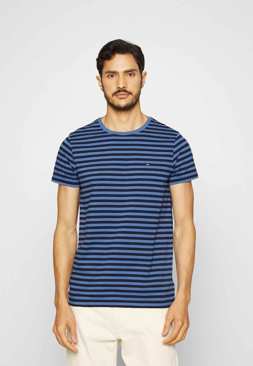 

Базовая футболка Slim Fit Tee Tommy Hilfiger, цвет blue coast/desert sky