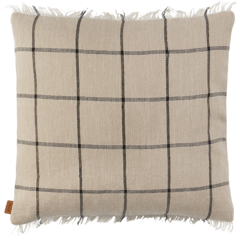 

Бежевая подушка Calm Camel/Черный ferm LIVING