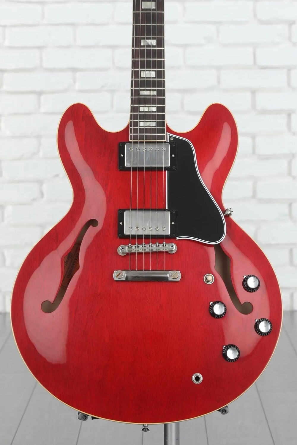 

Электрогитара Gibson Custom 1964 ES-335 Reissue VOS с полуполым корпусом — Sixties Cherry