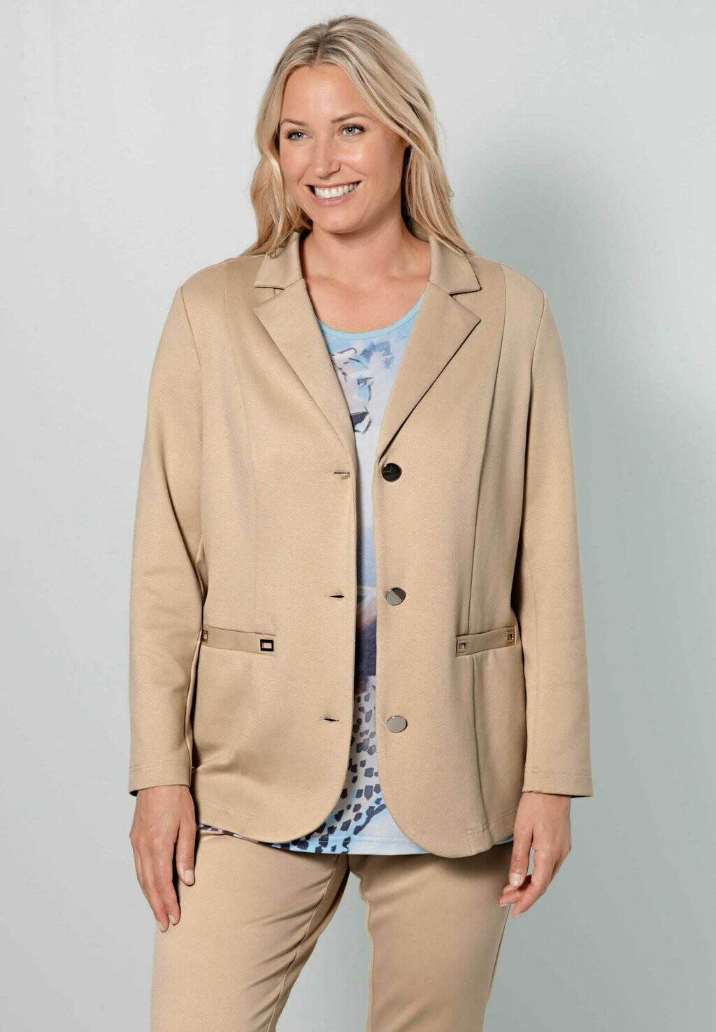 

Короткое пальто M. Collection, песочный