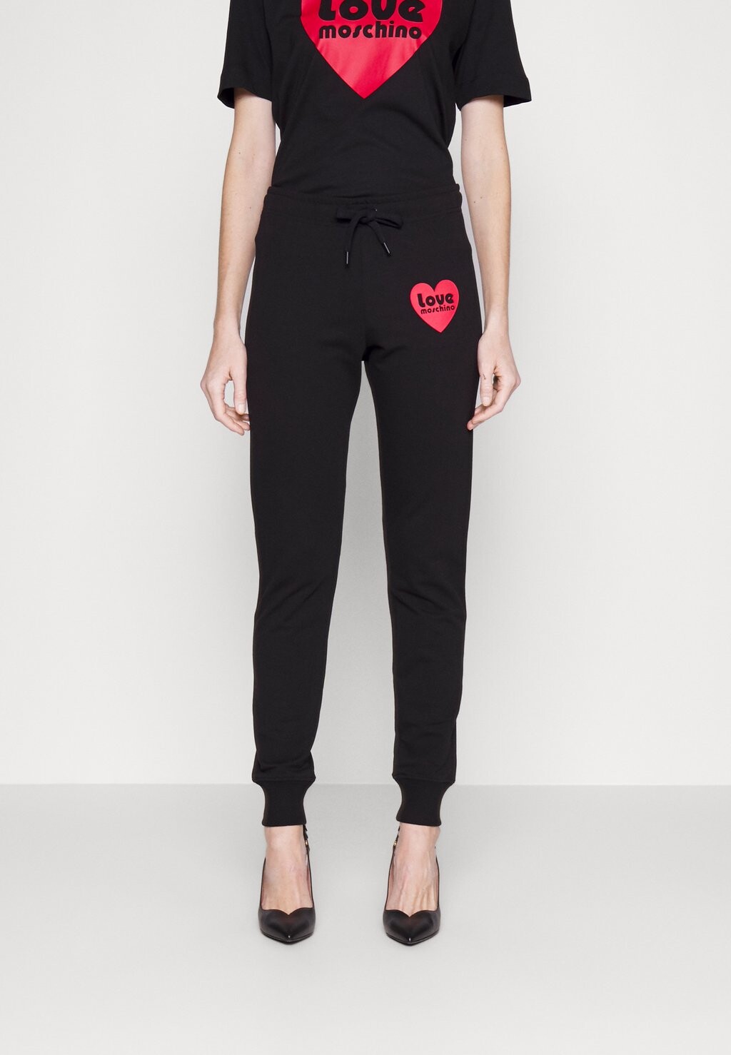 

Низ спортивного костюма Love Moschino, черный