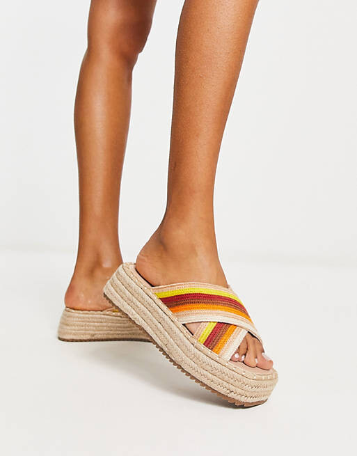 

Разноцветные мюли крючком на плоской платформе ASOS DESIGN Jazlyn
