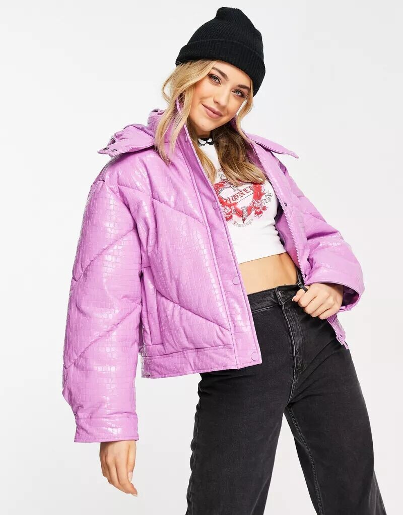 

Виниловая укороченная куртка-пуховик сиреневого цвета ASOS