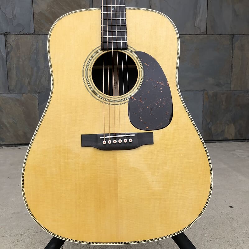 

Акустическая гитара Martin HD-28 Herringbone Acoustic Guitar, Sitka Top, Rosewood Back and Sides, Natural Finish